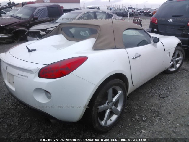 1G2MN35B49Y105027 - 2009 PONTIAC SOLSTICE WHITE photo 4