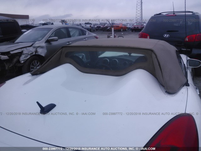 1G2MN35B49Y105027 - 2009 PONTIAC SOLSTICE WHITE photo 8