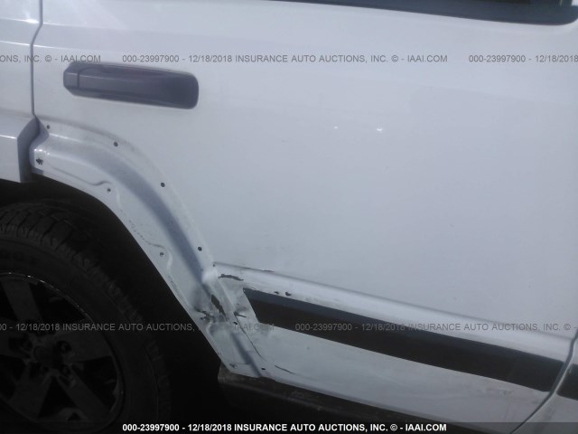 1J8HG48K26C233924 - 2006 JEEP COMMANDER WHITE photo 6