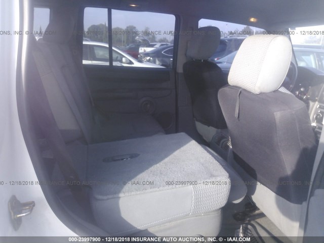 1J8HG48K26C233924 - 2006 JEEP COMMANDER WHITE photo 8