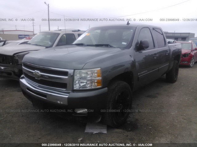 3GCPKSE36BG236464 - 2011 CHEVROLET SILVERADO K1500 LT GRAY photo 2