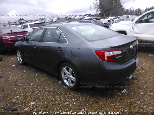4T1BF1FK8EU358318 - 2014 TOYOTA CAMRY L/SE/LE/XLE GRAY photo 3