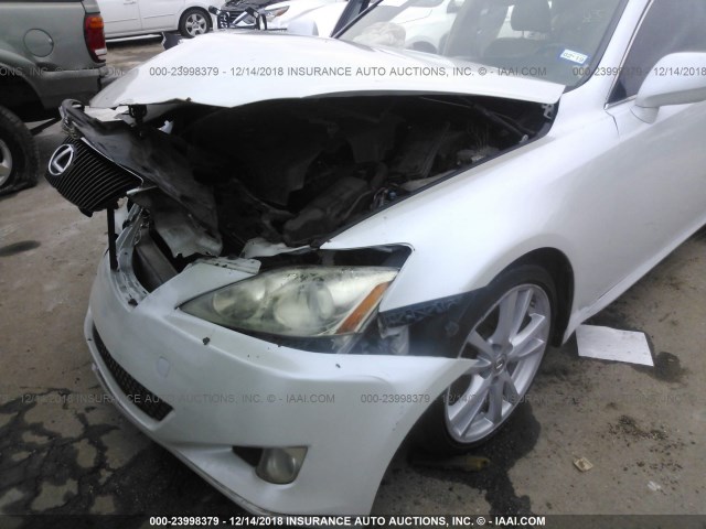 JTHBK262665000148 - 2006 LEXUS IS 250 WHITE photo 6