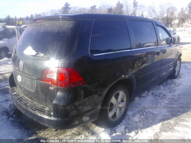 2V4RW3D15AR323144 - 2010 VOLKSWAGEN ROUTAN SE BLACK photo 4