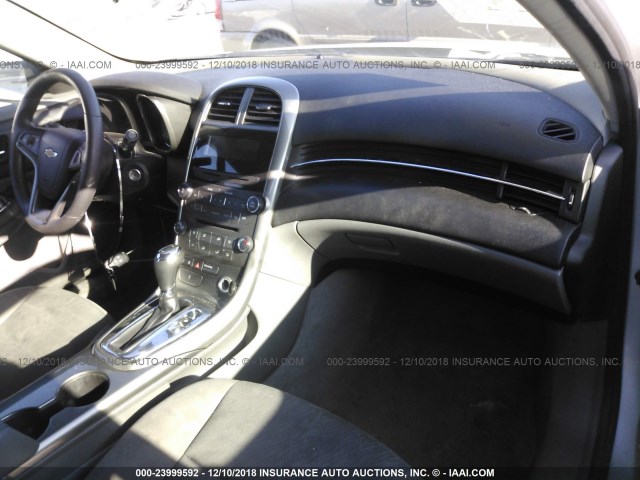 1G11A5SA1DF244840 - 2013 CHEVROLET MALIBU LS 银色 照片 5