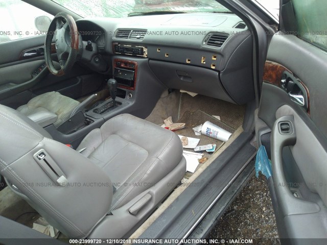 19UYA1250VL021565 - 1997 ACURA 2.2CL ნაცრისფერი ფოტო 5