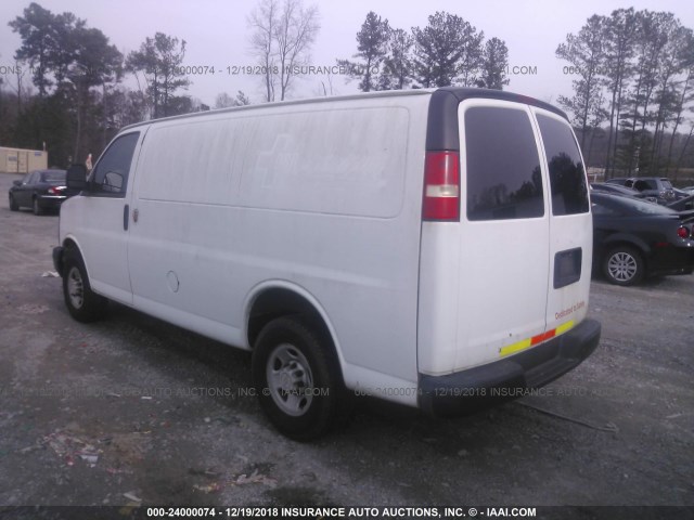 1GCHG35C681145228 - 2008 CHEVROLET EXPRESS G3500  WHITE photo 3