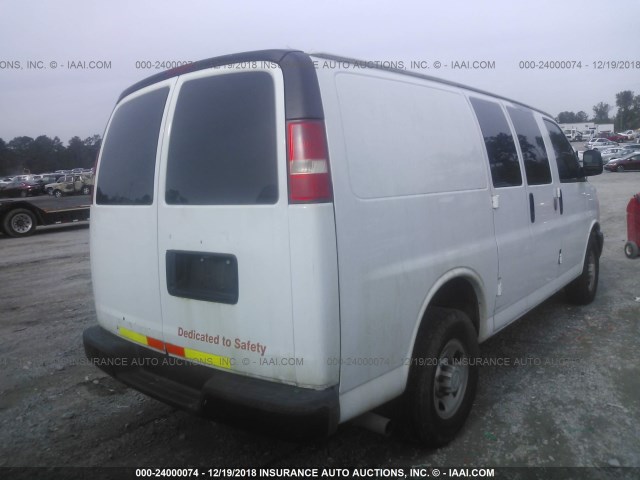 1GCHG35C681145228 - 2008 CHEVROLET EXPRESS G3500  WHITE photo 4