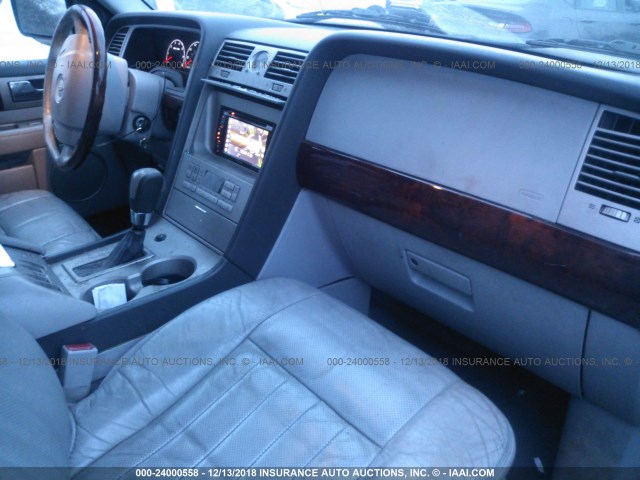 5LMFU28R14LJ05074 - 2004 LINCOLN NAVIGATOR Күміс фото 5