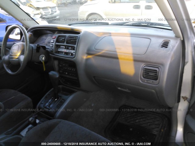 2CNBJ734626936613 - 2002 CHEVROLET TRACKER ZR2 SILVER photo 4