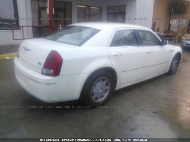 2C3JA53G25H691840 - 2005 CHRYSLER 300 TOURING WHITE photo 4