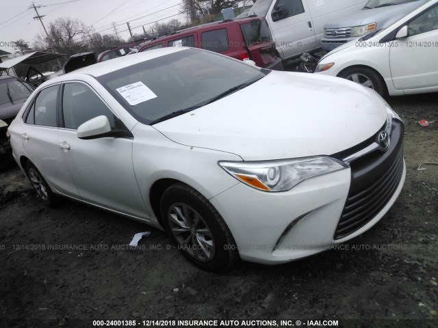 4T1BF1FK4GU171113 - 2016 TOYOTA CAMRY LE/XLE/SE/XSE WHITE photo 1