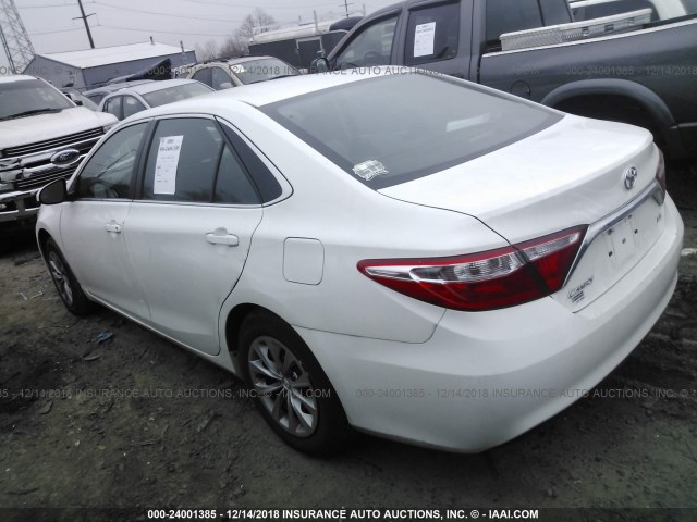 4T1BF1FK4GU171113 - 2016 TOYOTA CAMRY LE/XLE/SE/XSE WHITE photo 3