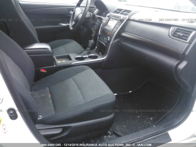 4T1BF1FK4GU171113 - 2016 TOYOTA CAMRY LE/XLE/SE/XSE WHITE photo 5