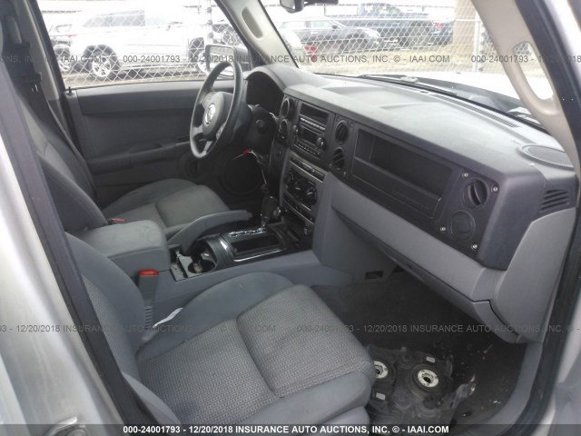 1J8HH48N06C157143 - 2006 JEEP COMMANDER Gümüş foto 5