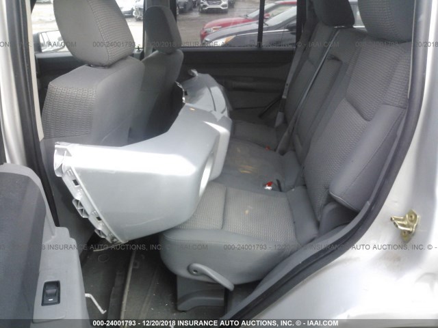 1J8HH48N06C157143 - 2006 JEEP COMMANDER Gümüş foto 8
