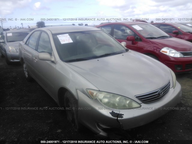 4T1BE32K45U605712 - 2005 TOYOTA CAMRY LE/XLE/SE GOLD photo 1