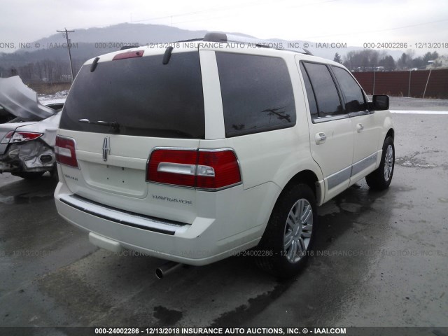 5LMFU28517LJ03472 - 2007 LINCOLN NAVIGATOR WHITE photo 4