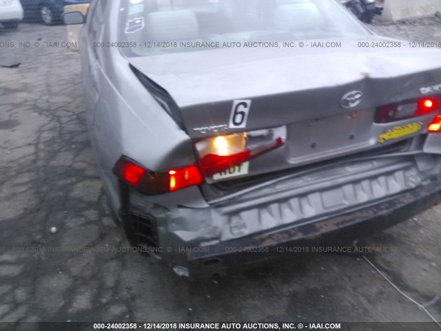 4T1BG22K4WU344300 - 1998 TOYOTA CAMRY CE/LE/XLE 灰色 照片 6