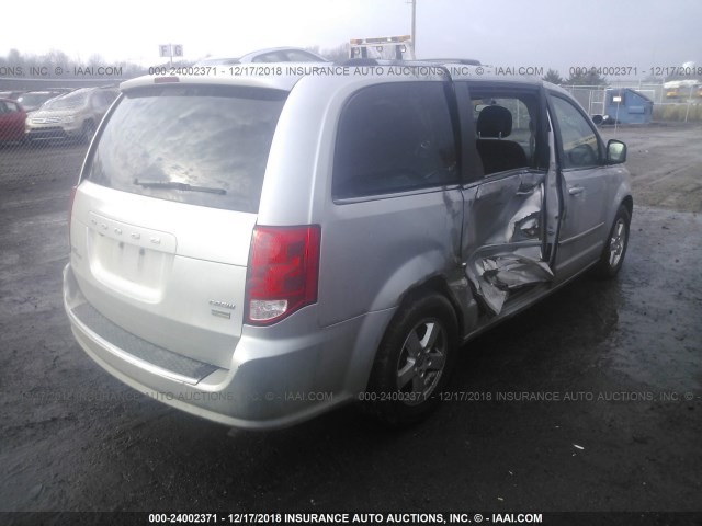 2D4RN5DG2BR678838 - 2011 DODGE GRAND CARAVAN CREW SILVER photo 4