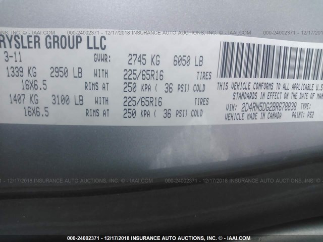 2D4RN5DG2BR678838 - 2011 DODGE GRAND CARAVAN CREW SILVER photo 9