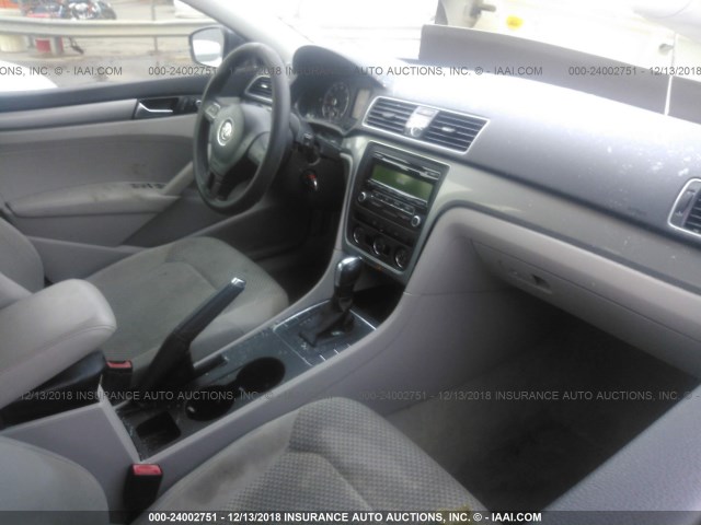 1VWAH7A31DC075189 - 2013 VOLKSWAGEN PASSAT S GRAY photo 5