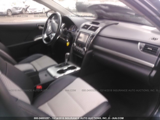 4T1BF1FK2EU338100 - 2014 TOYOTA CAMRY L/SE/LE/XLE 黑色 照片 5