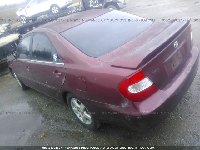 4T1BE32KX3U227781 - 2003 TOYOTA CAMRY LE/XLE/SE RED photo 3