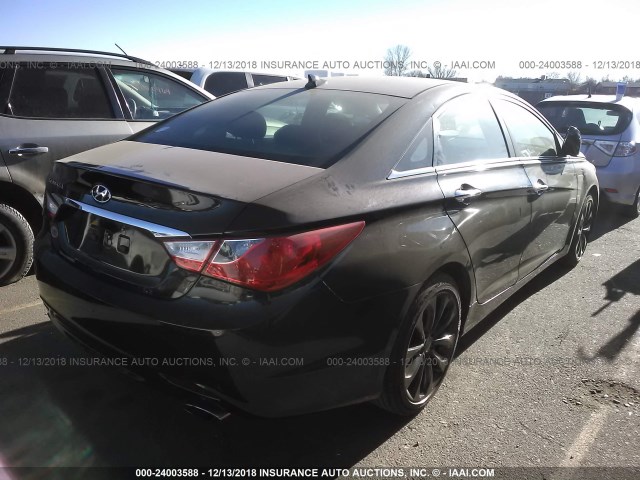 5NPEC4AC2CH422131 - 2012 HYUNDAI SONATA SE/LIMITED BLACK photo 4