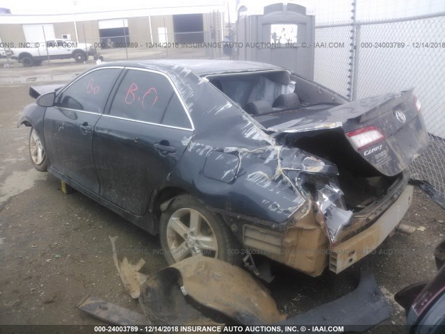 4T1BF1FK4EU409863 - 2014 TOYOTA CAMRY L/SE/LE/XLE Qara foto 3