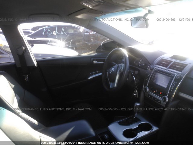 4T1BF1FK1EU839446 - 2014 TOYOTA CAMRY L/SE/LE/XLE GRAY photo 5