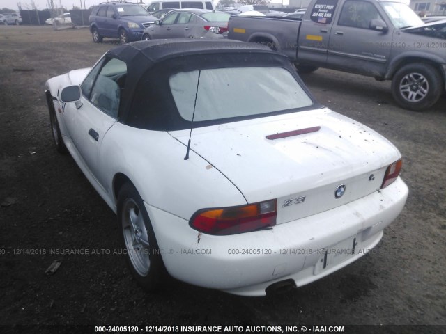 4USCH7327WLD15670 - 1998 BMW Z3 1.9 WHITE photo 3