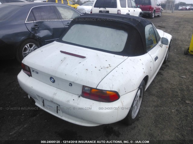 4USCH7327WLD15670 - 1998 BMW Z3 1.9 WHITE photo 4