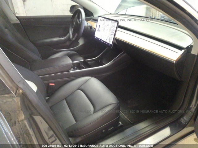 5YJ3E1EA1JF030598 - 2018 TESLA MODEL 3 GRAY photo 5