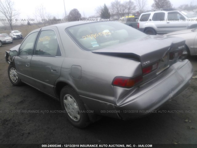 4T1BG22KXVU006432 - 1997 TOYOTA CAMRY CE/LE/XLE GOLD photo 3