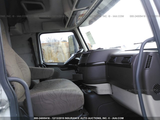 4V4MC9DG2DN542220 - 2013 VOLVO VNM  Unknown photo 5