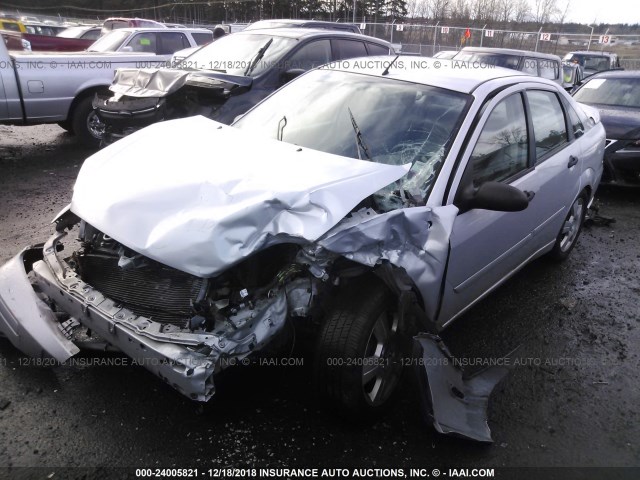 1FAFP34N25W133950 - 2005 FORD FOCUS ZX4 SILVER photo 2