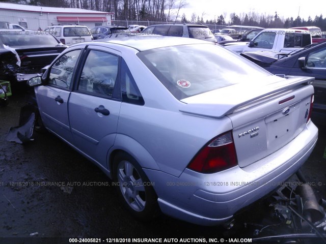 1FAFP34N25W133950 - 2005 FORD FOCUS ZX4 SILVER photo 3