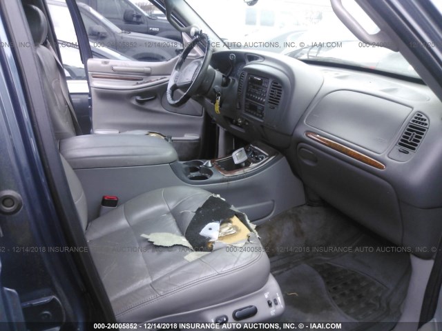 5LMFU28A6YLJ29743 - 2000 LINCOLN NAVIGATOR Көк фото 5