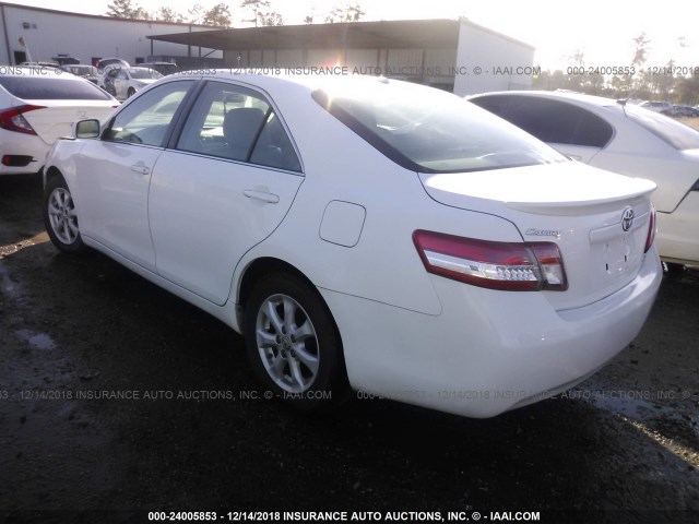 4T4BF3EK2BR154631 - 2011 TOYOTA CAMRY SE/LE/XLE 白色 照片 3