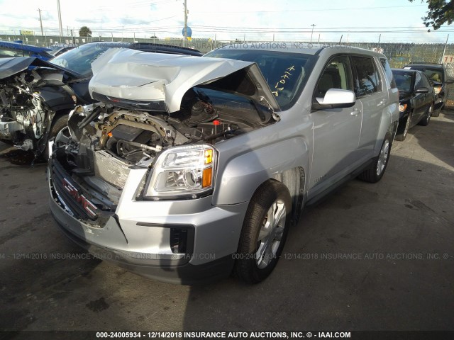 2GKALMEK4H6250717 - 2017 GMC TERRAIN SLE SILVER photo 2