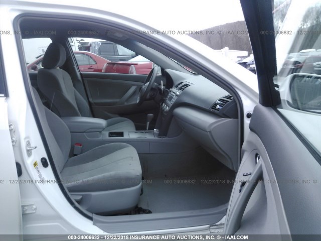 4T1BE46K38U752110 - 2008 TOYOTA CAMRY CE/LE/XLE/SE WHITE photo 5