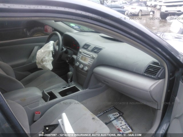 4T1BF3EK8AU038410 - 2010 TOYOTA CAMRY SE/LE/XLE GRAY photo 5