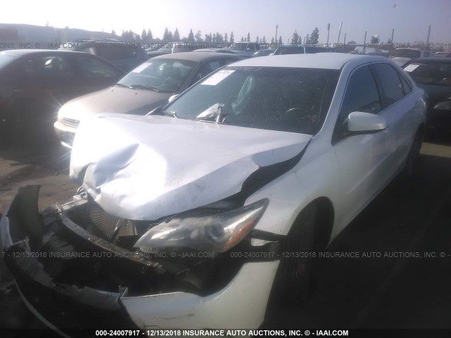 4T1BF1FK6GU265378 - 2016 TOYOTA CAMRY LE/XLE/SE/XSE WHITE photo 2