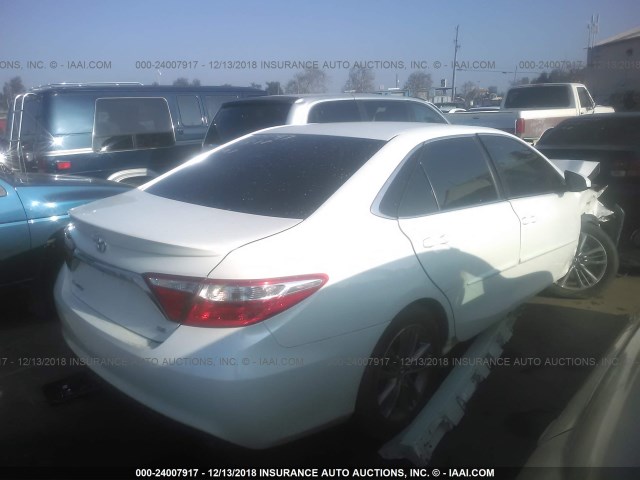 4T1BF1FK6GU265378 - 2016 TOYOTA CAMRY LE/XLE/SE/XSE WHITE photo 4