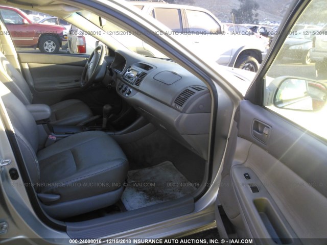4T1BE32K14U937766 - 2004 TOYOTA CAMRY LE/XLE/SE SILVER photo 5