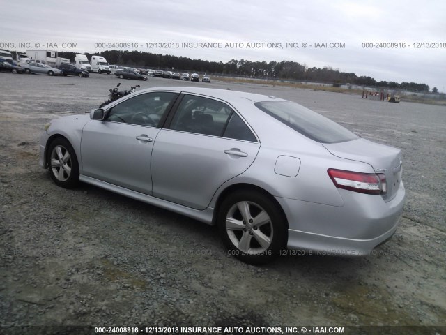 4T1BF3EK4AU507170 - 2010 TOYOTA CAMRY SE/LE/XLE SILVER photo 3