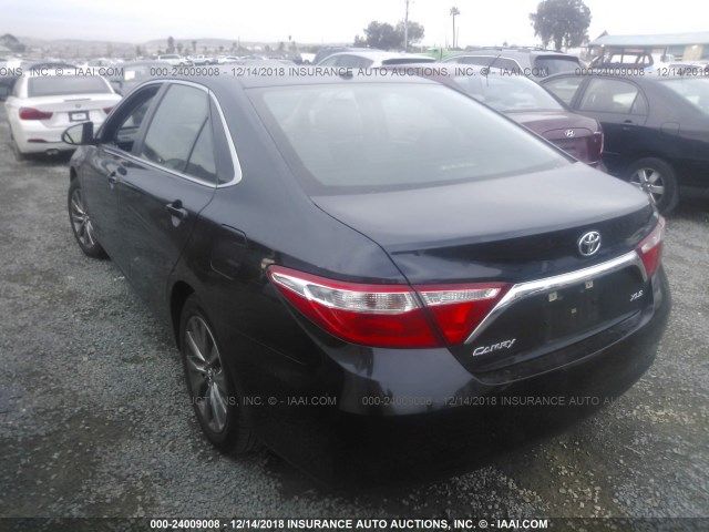 4T1BF1FK7HU323418 - 2017 TOYOTA CAMRY LE/XLE/SE/XSE BLACK photo 3
