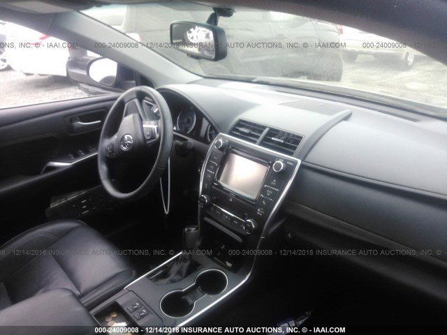 4T1BF1FK7HU323418 - 2017 TOYOTA CAMRY LE/XLE/SE/XSE BLACK photo 5