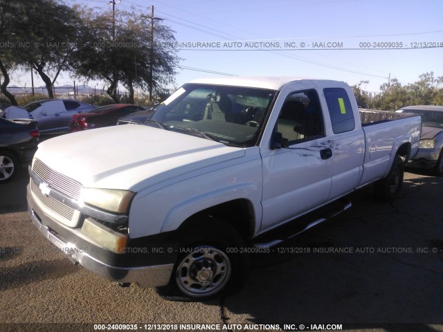 1GCHC29U94E290923 - 2004 CHEVROLET SILVERADO C2500 HEAVY DUTY WHITE photo 2